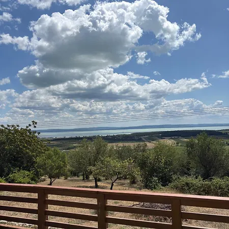 Mona-lak Balaton Panorama Апартаменты *